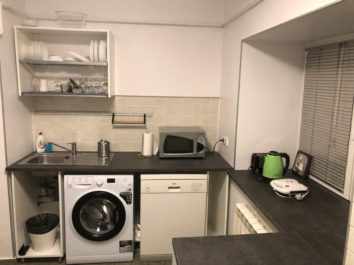 Green Apartment With Terrace 12 부쿠레슈티 외부 사진